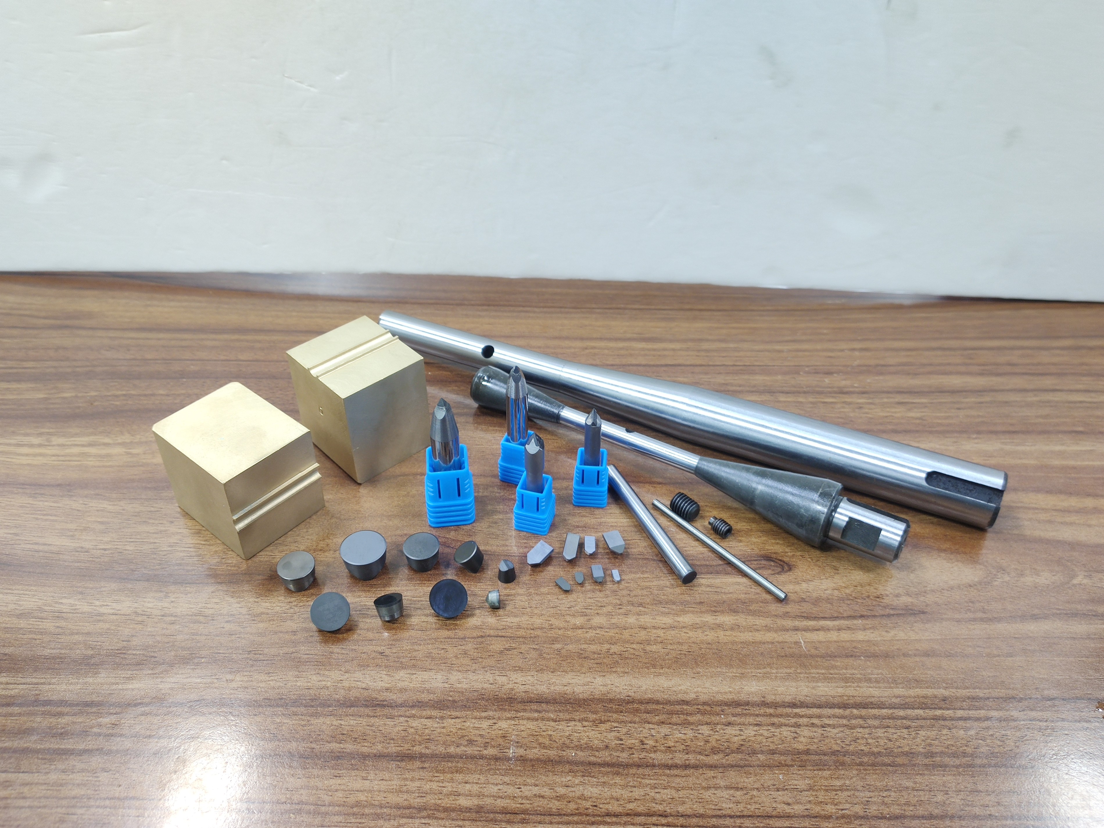 One of the seven characteristic areas of Halnn - roll CBN inserts /PCD tools